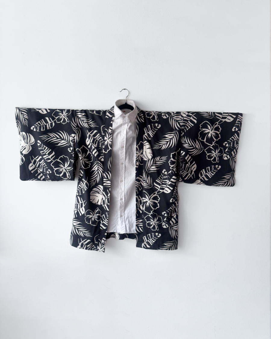 Haori negro de hojas blancas - 1